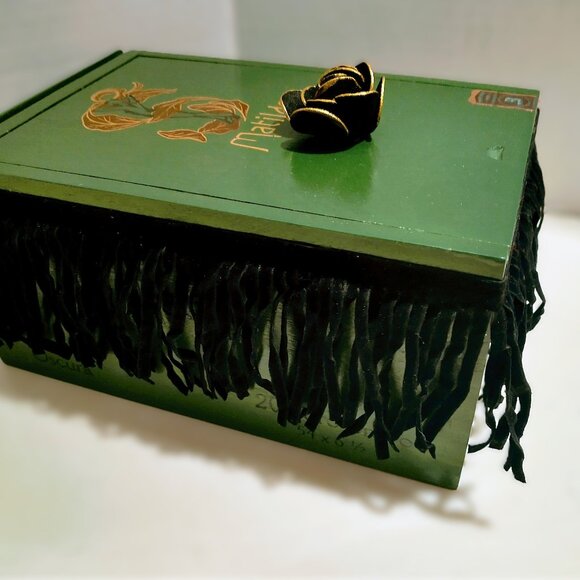 Suenos de Saundra Upcycled, RARE GREEN MATILDE, Cigar Box, Home Accent/Storage - Picture 10 of 11